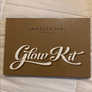 Anastasia Beverly Hills Makeup - Anastasia Glow kit Anastasia Beverly Hills Makeup - Anastasia Glow kit